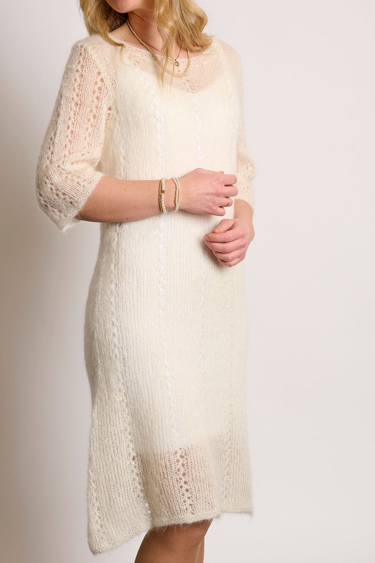 Sukienka z wzorem ażurowym