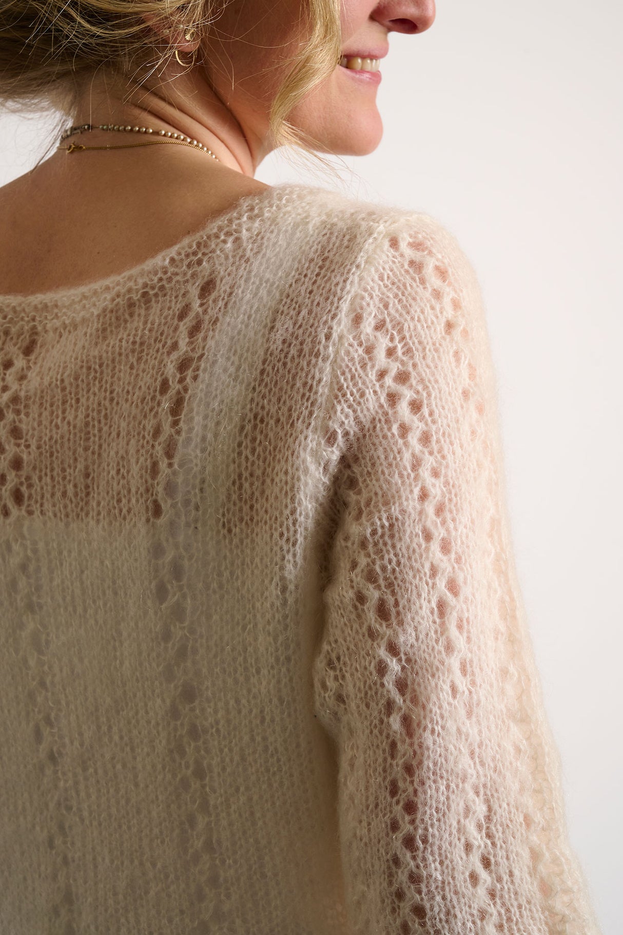 Sukienka z wzorem ażurowym