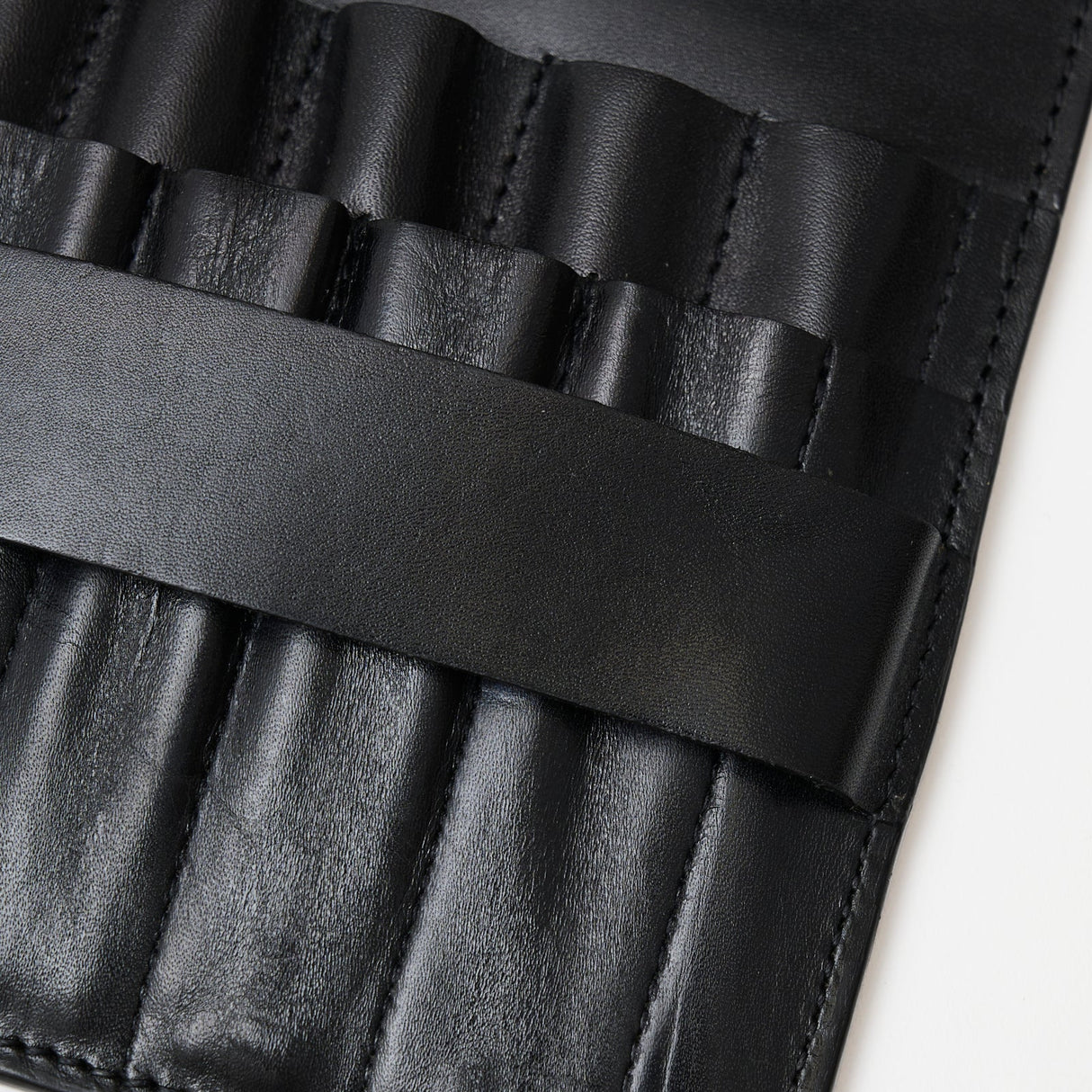 Skórzane etui na szydełka, czarne