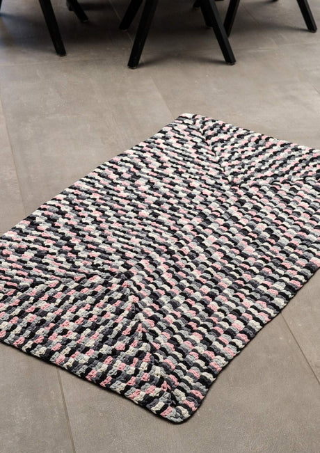 Szydełkowany wielookrąglony kwadratowy dywan